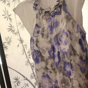 London Times 12P fun crop top neckline wringed with a ruffle all the way around.